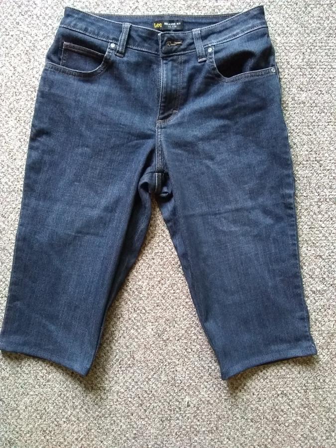 pedal pusher length pants, narrow leg